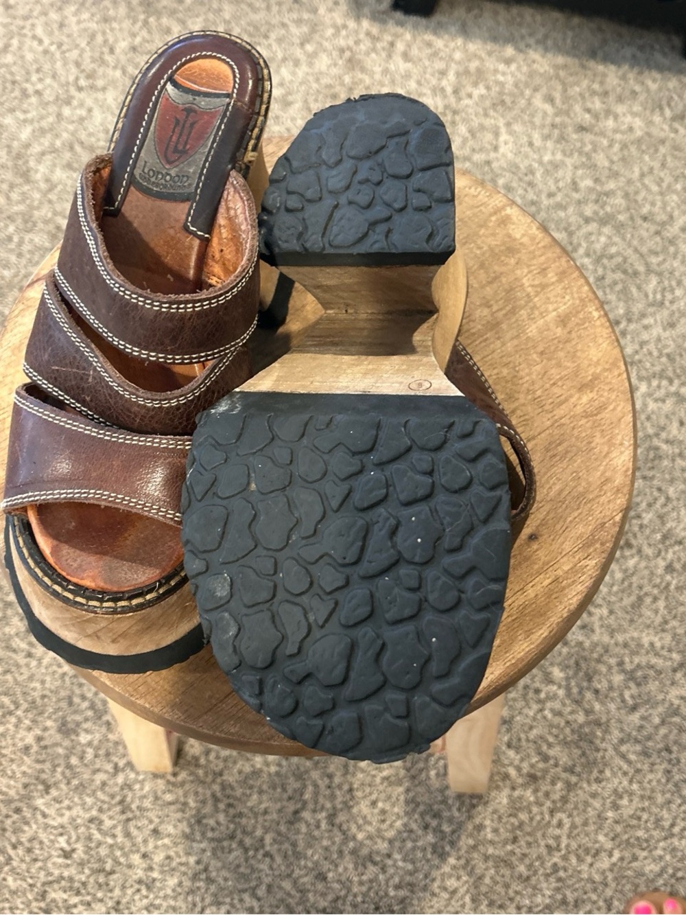 London Fog Brown Leather Platform Slide Sandals 90s vintage